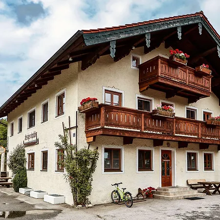 Alte Saege Inkl Chiemgaukarte Und Genussfruehstueck Otel